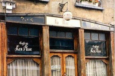 - &copy;Café de la Rue